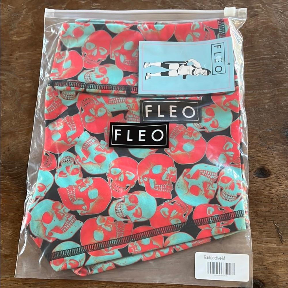 Fleo Short Radioactive Original NWT Size Medium
